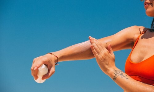 Yaşlanma Karşıtı Bakım Rutininizin Vazgeçilmezi: Anti-Aging Güneş Kremleri