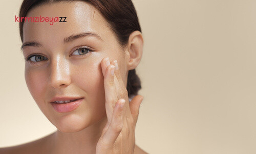 Yağlı ve Akneye Eğilimli Ciltler İçin En Etkili Bakım Rutini